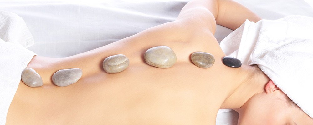 Kruidenstempel massage nu € 80,00 bij schoonheidssalon Beauty By Lauren Den Haag